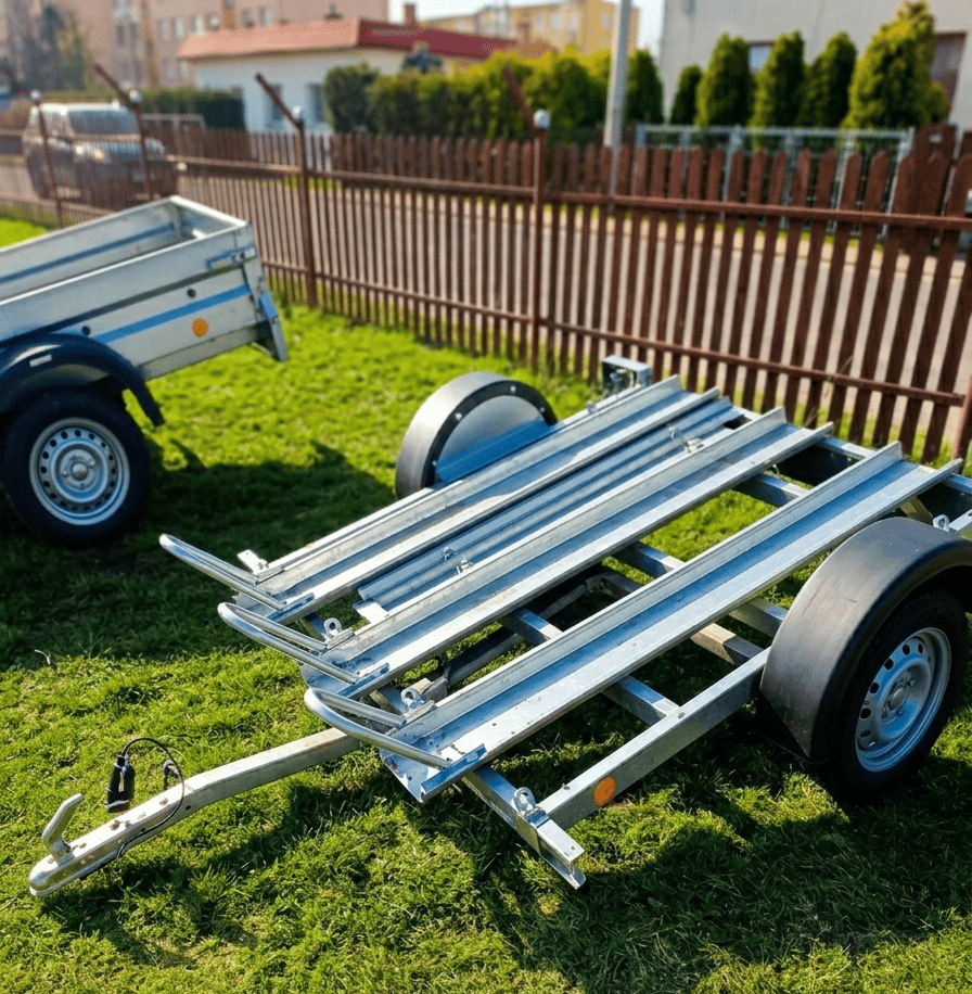 Przyczepa na motor Gliwice – wynajem przyczepy do transportu motocykla